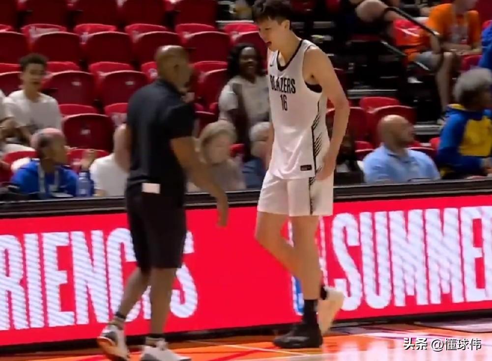 教练的肯定！开拓者教练谈杨瀚森：

“上一场比赛，杨瀚森生病了没打，今天他带病坚