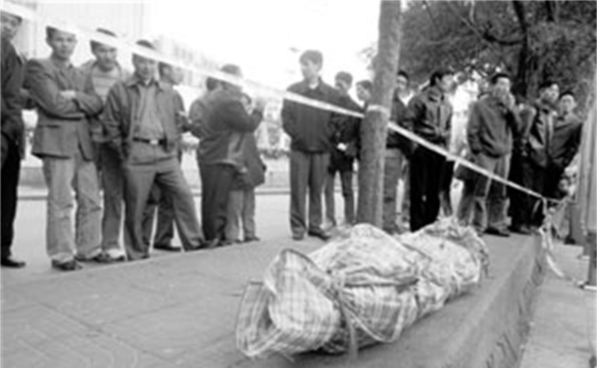 05年春节前农民工背好友尸体回老家却被对方家人埋怨，这位农民工之后到底经历了什么