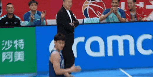 麦基犯满离场，北京男篮要麻烦了




北京迎战青岛，进行到第四节比赛，麦基进攻