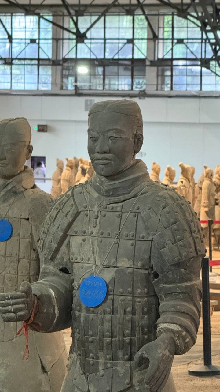 Lesik看了什么：兵马俑他不论是俄罗斯国内分站赛还是国际赛，都会尽量到处跑跑看