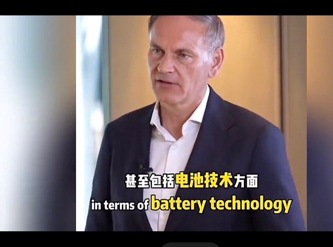 大众集团全球CEO奥博穆承认，在智能化、电动化领域，中国车企已领先，大众产品设计