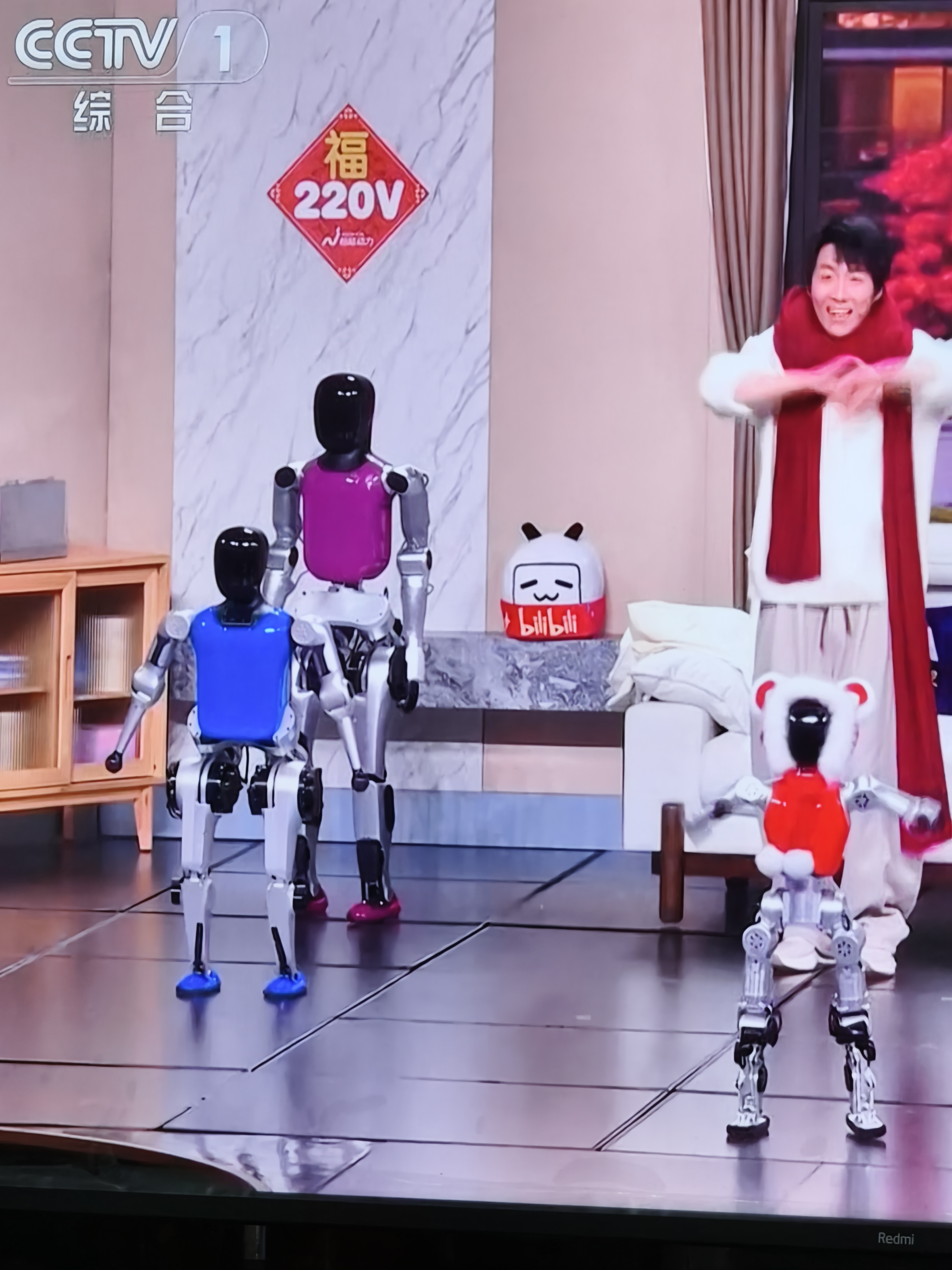 春晚跳舞，武术机器人牛逼什么时候能看到机器人包饺子啊 