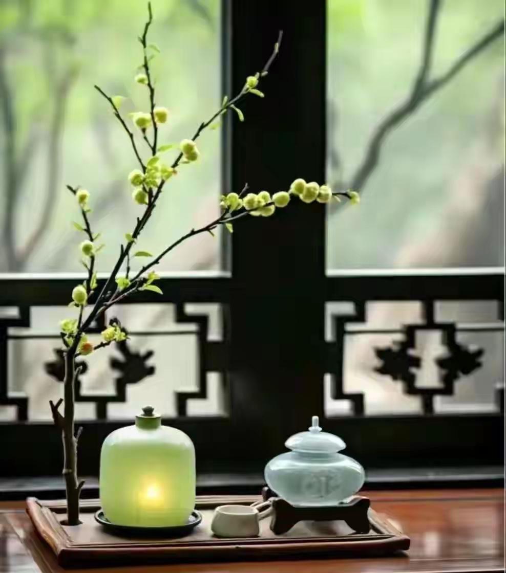 岁月匆匆，人生若梦。
人生的路上，沉浮不定，一半是甜美，一半是心酸，一半随风去，