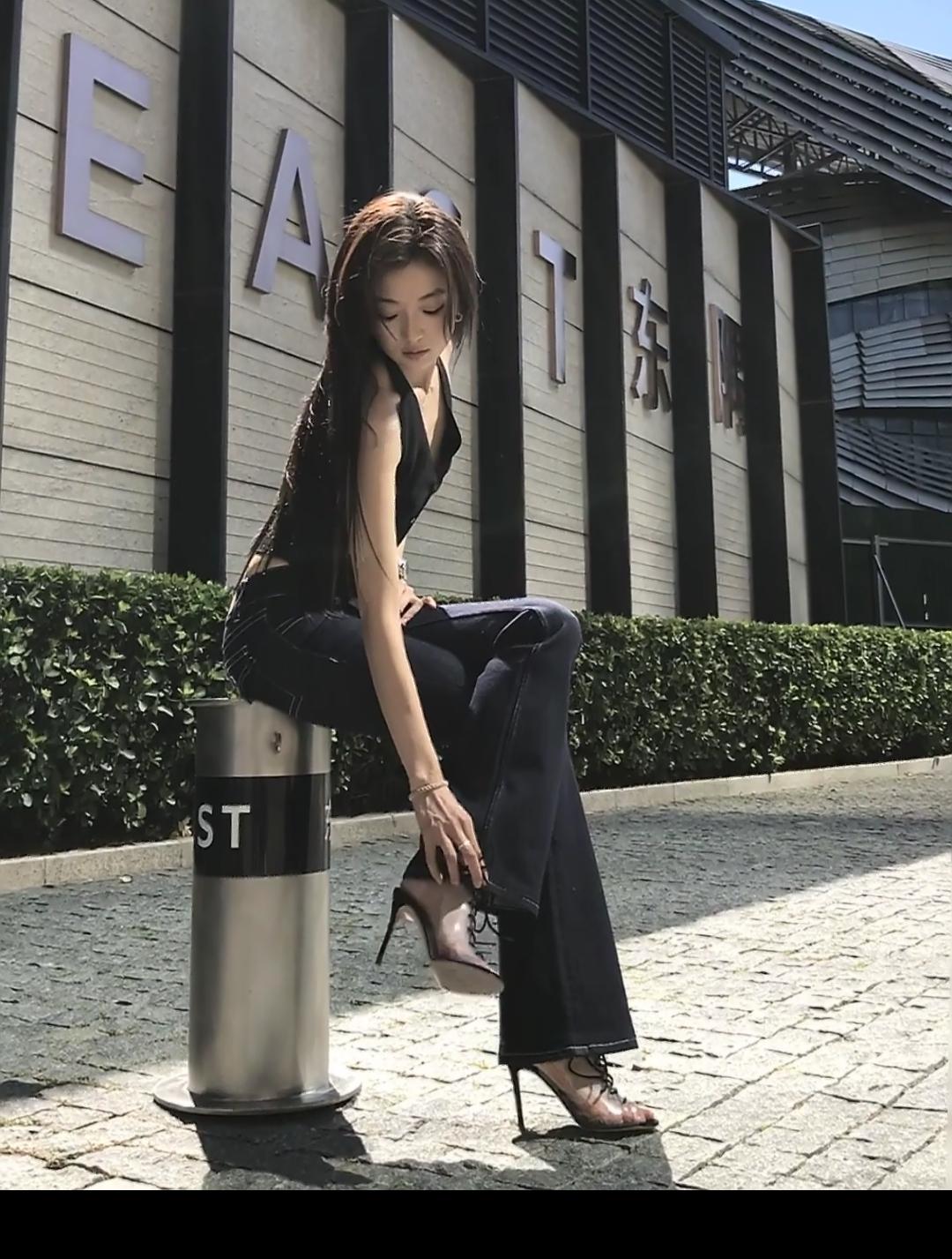360度美的无死角！
真的不知道这么完美的女生，最后会花落谁家！