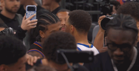 库里拥抱太阳众人 