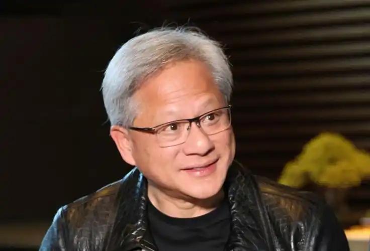 黄仁勋三访中国，带来特朗普重磅承诺，皮衣换唐装，还是放不下500亿市场。
 
今