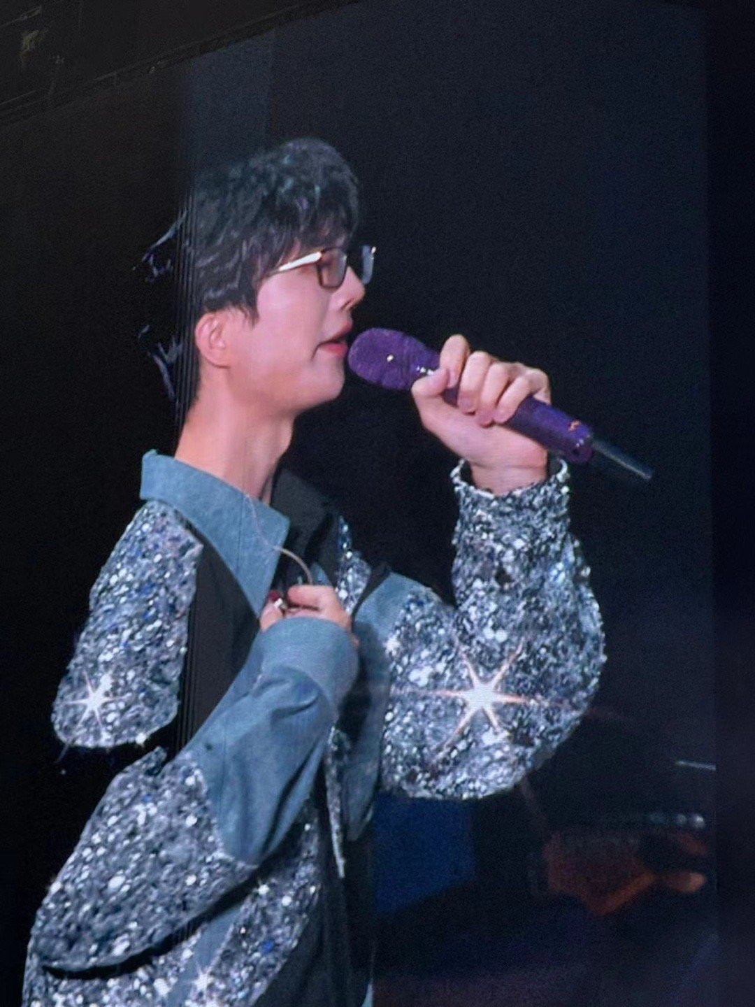 #许嵩好闪##被许嵩闪到# 他的才华和努力让他成为了一颗闪耀的明星。 ​​​