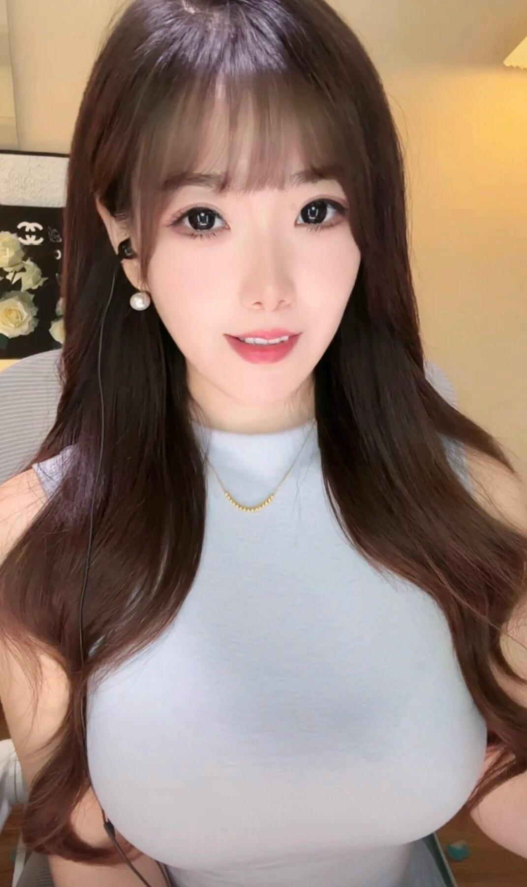 忠于自我，自在生活

愿你终有一天，能挣脱外界的枷锁，活成自己最喜欢的模样。
