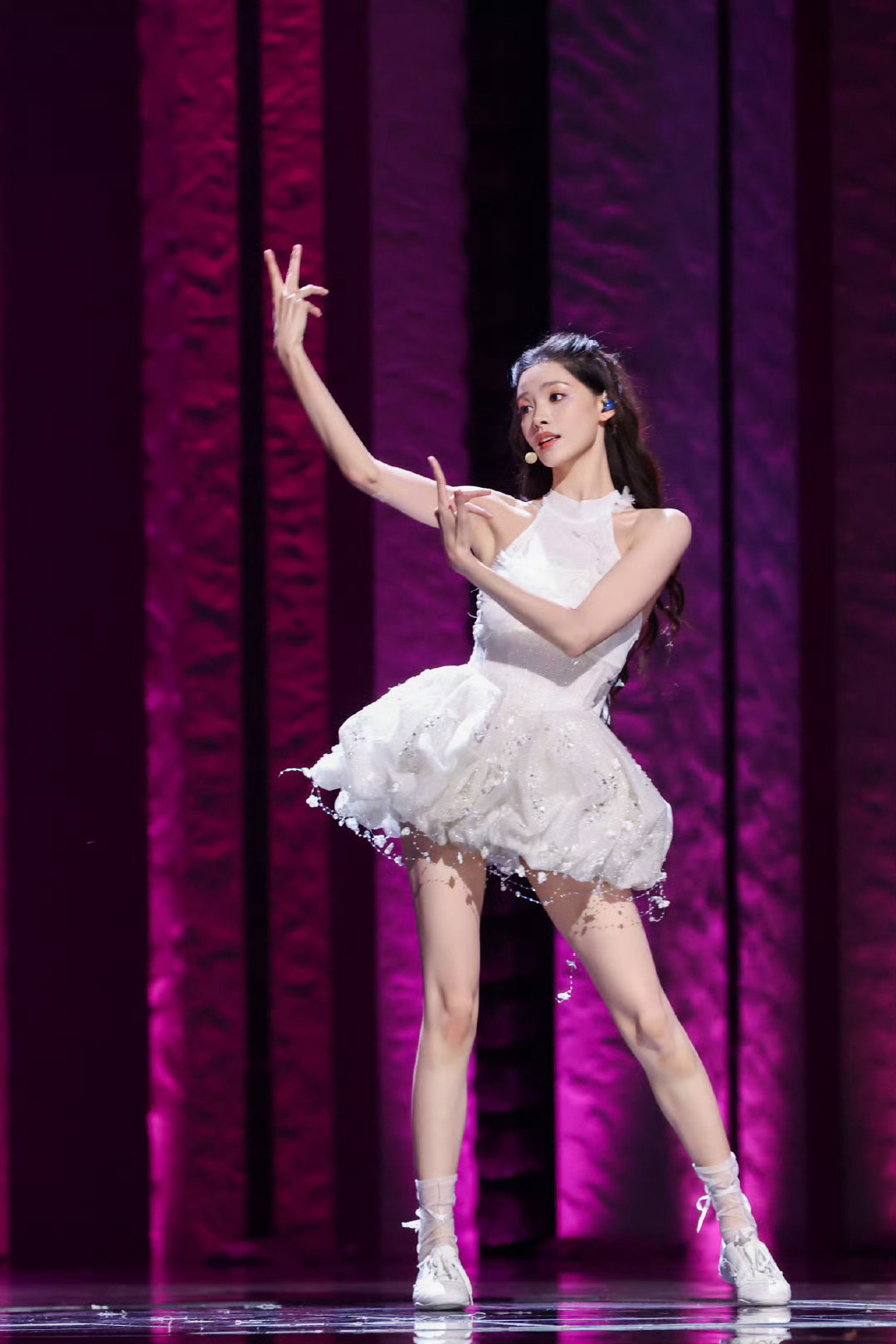 乘风的百万文案依旧夯爆了乘风全女群像 不得不说芒果把《乘风》的精髓抓住了！在时代