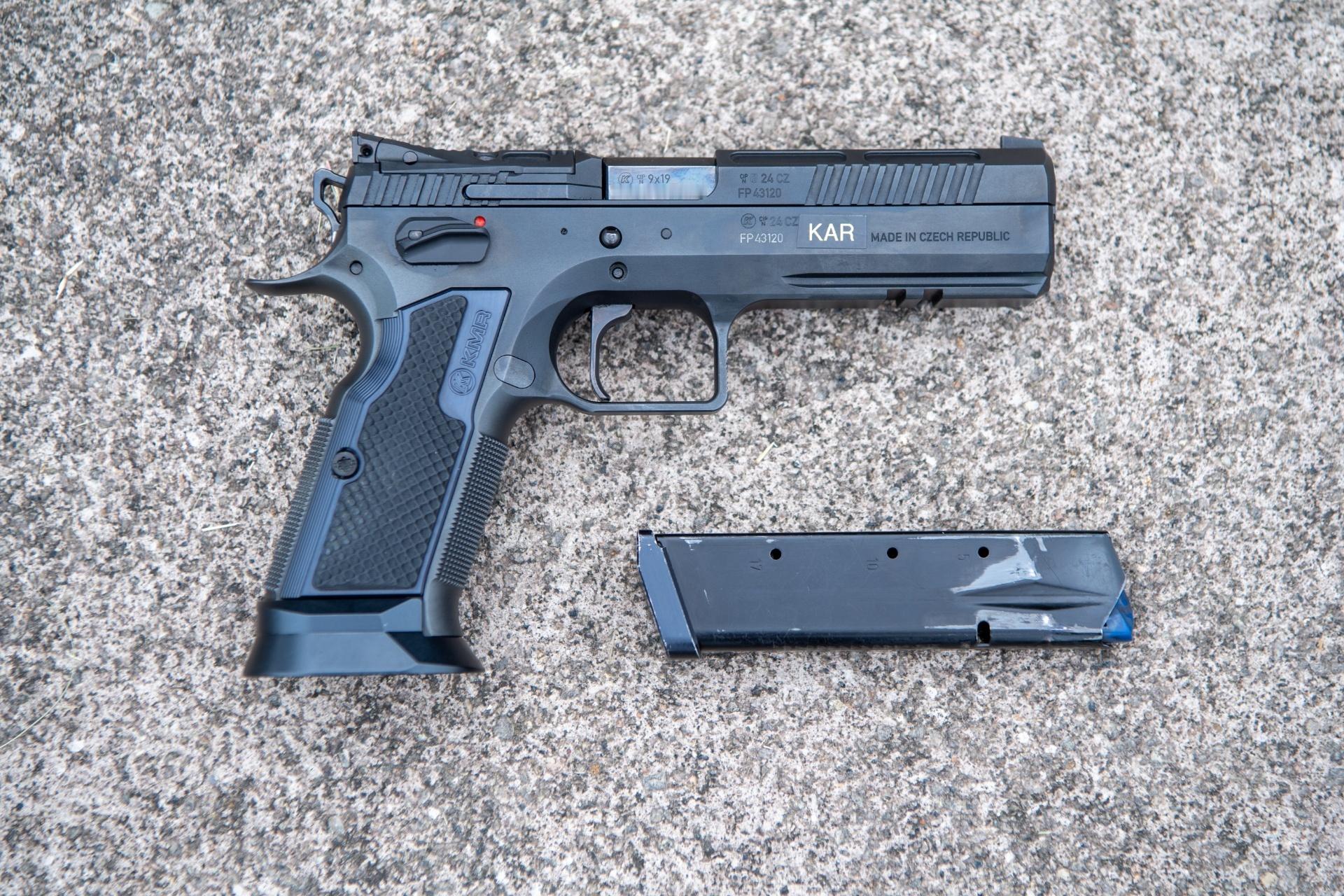 第33届东盟军队步枪比赛新加坡参赛队携带的枪械烽火问鼎计划