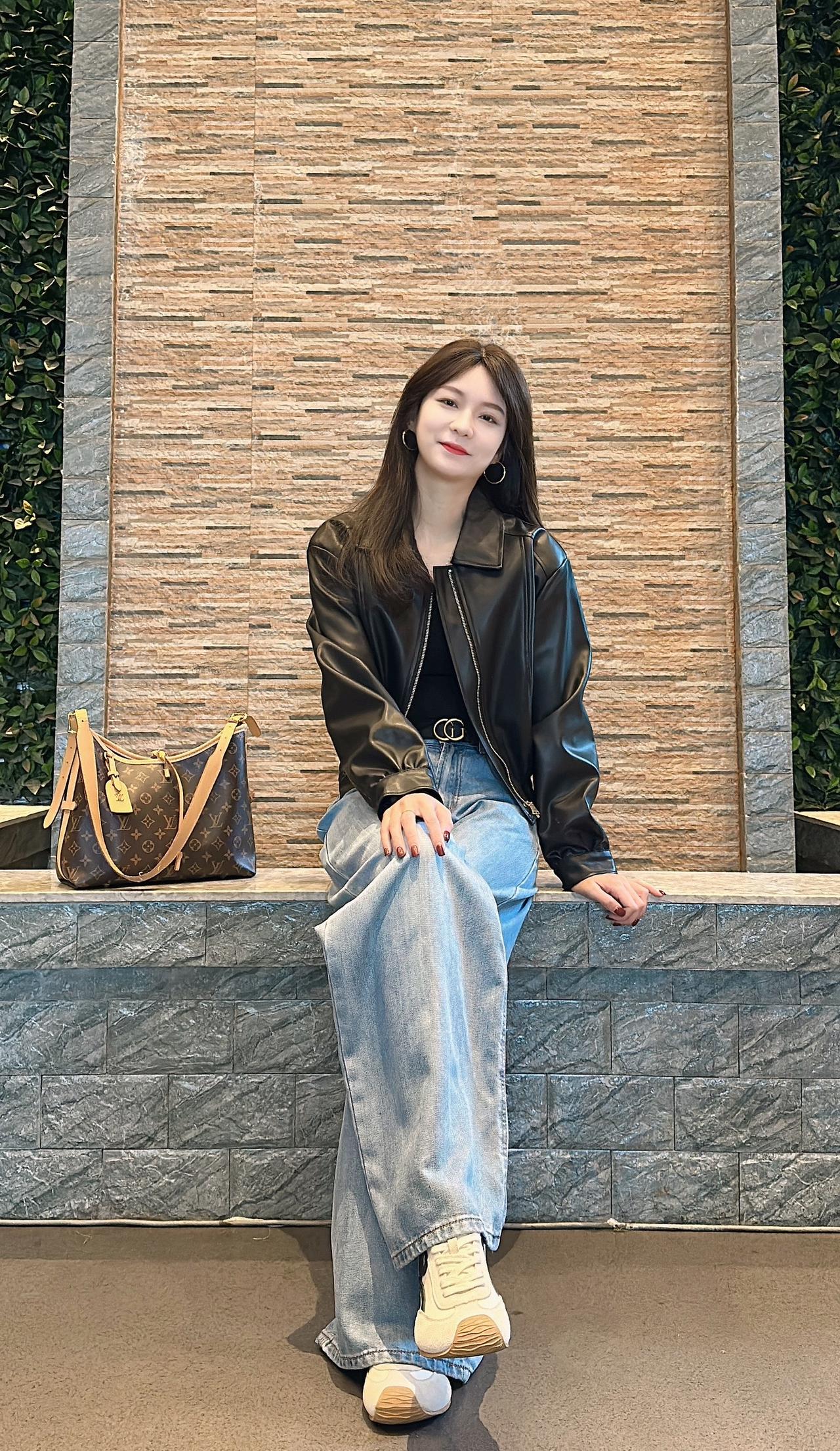 生活不是对抗，是和解，和自己，和时光，和所有的不完美...皮衣 春季穿搭 早春穿