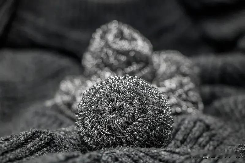 秋冬防静电你有什么妙招 秋冬静电真的太烦人，穿脱衣服噼里啪啦，开门还会被“电击”