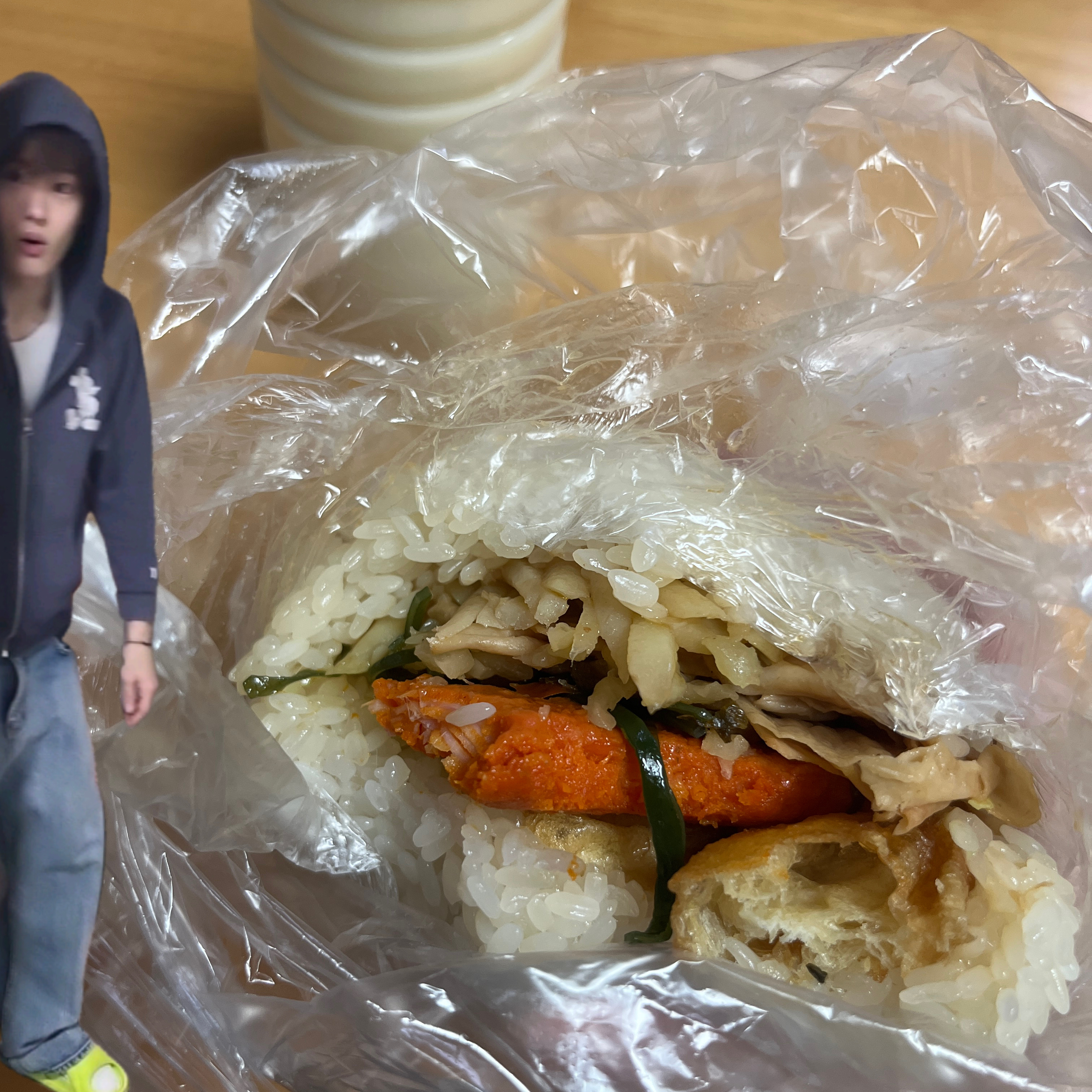 四点睡七点被叫起来去外婆家我现在感觉人在前面走魂在后面追