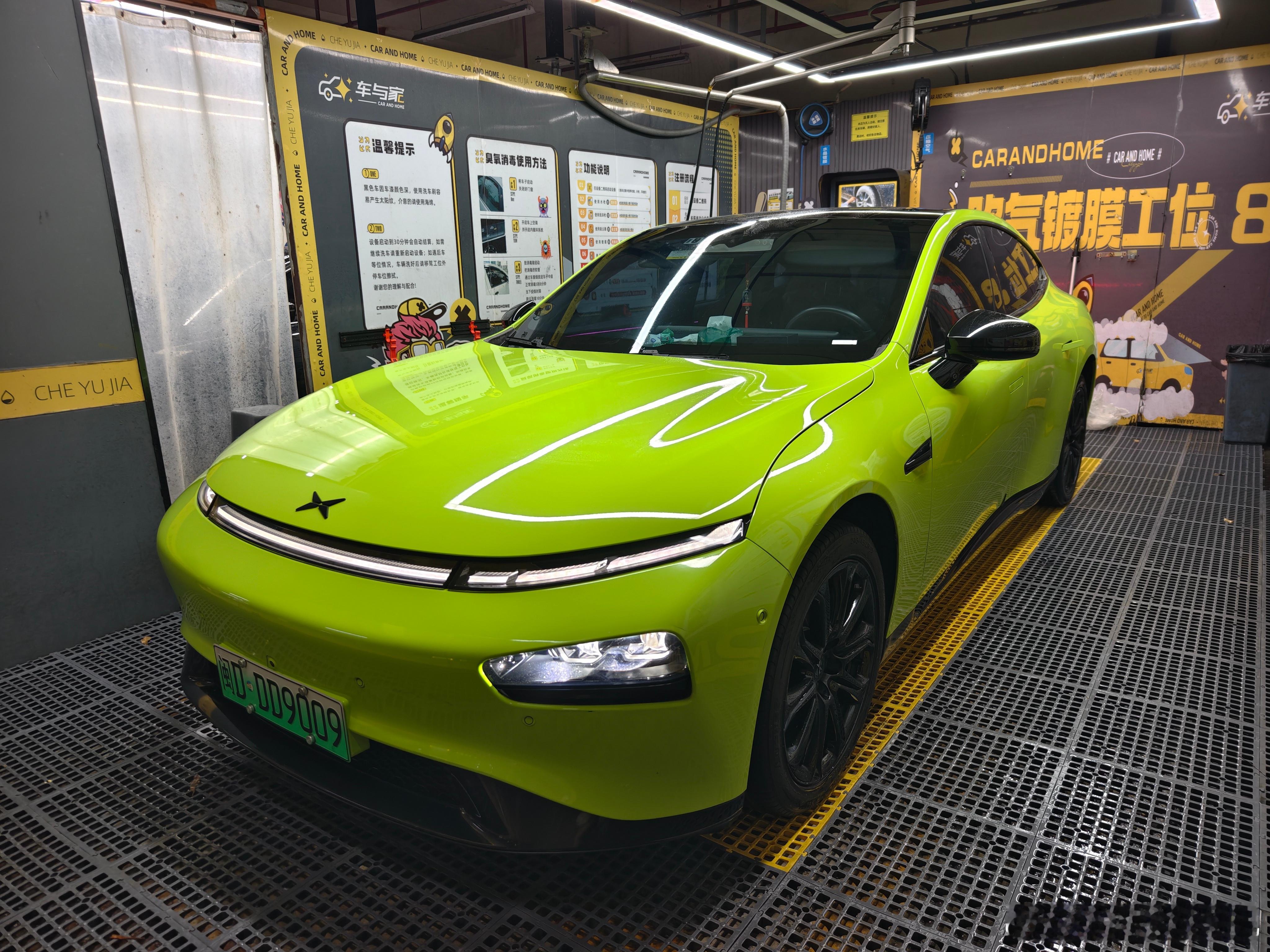 一大早去洗车，不然过两天要下雨了这做法是不是有点奇怪，要下雨了还洗车！ 