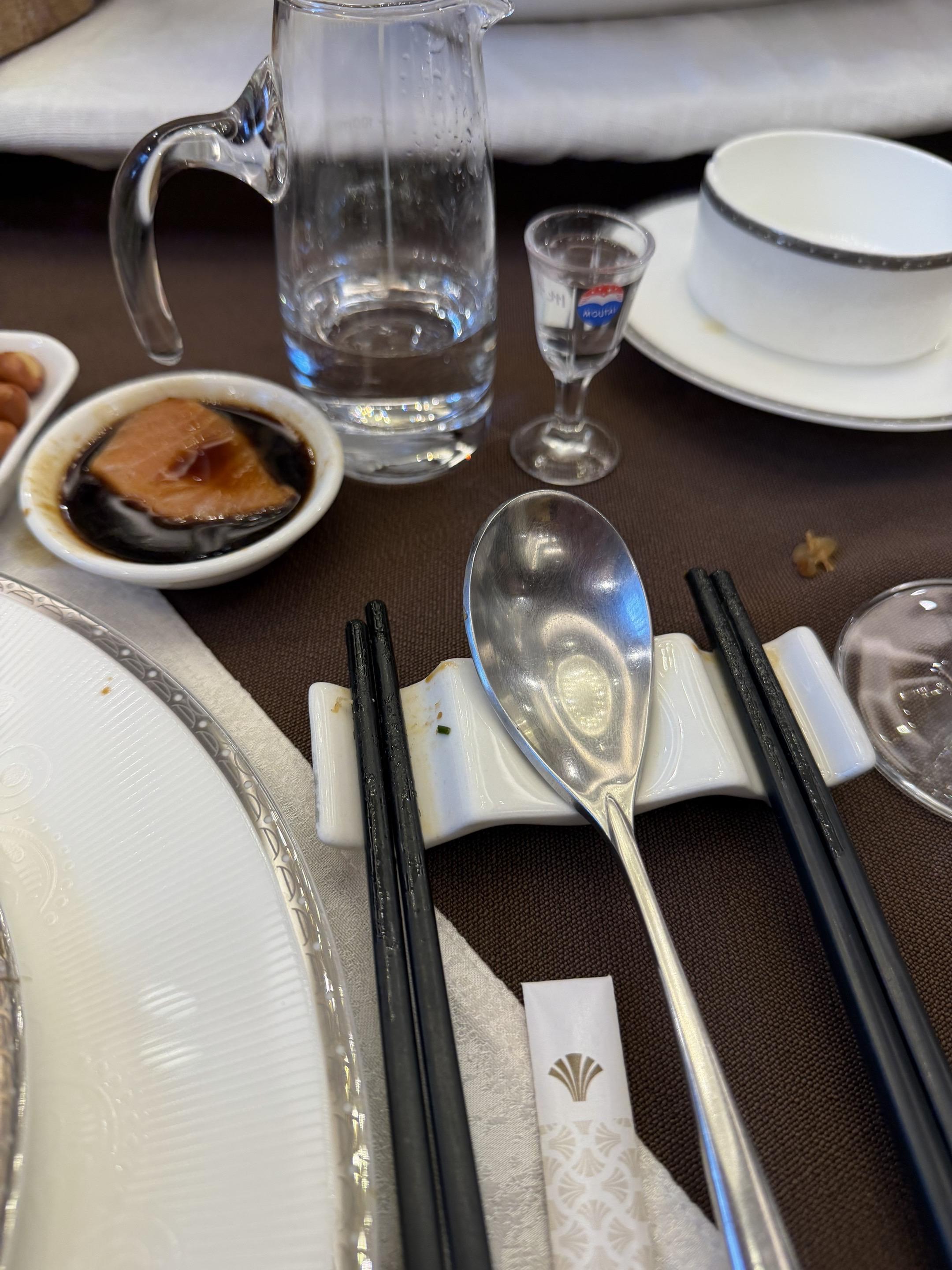 适度小酌，点到为止，清醒与松弛兼得。