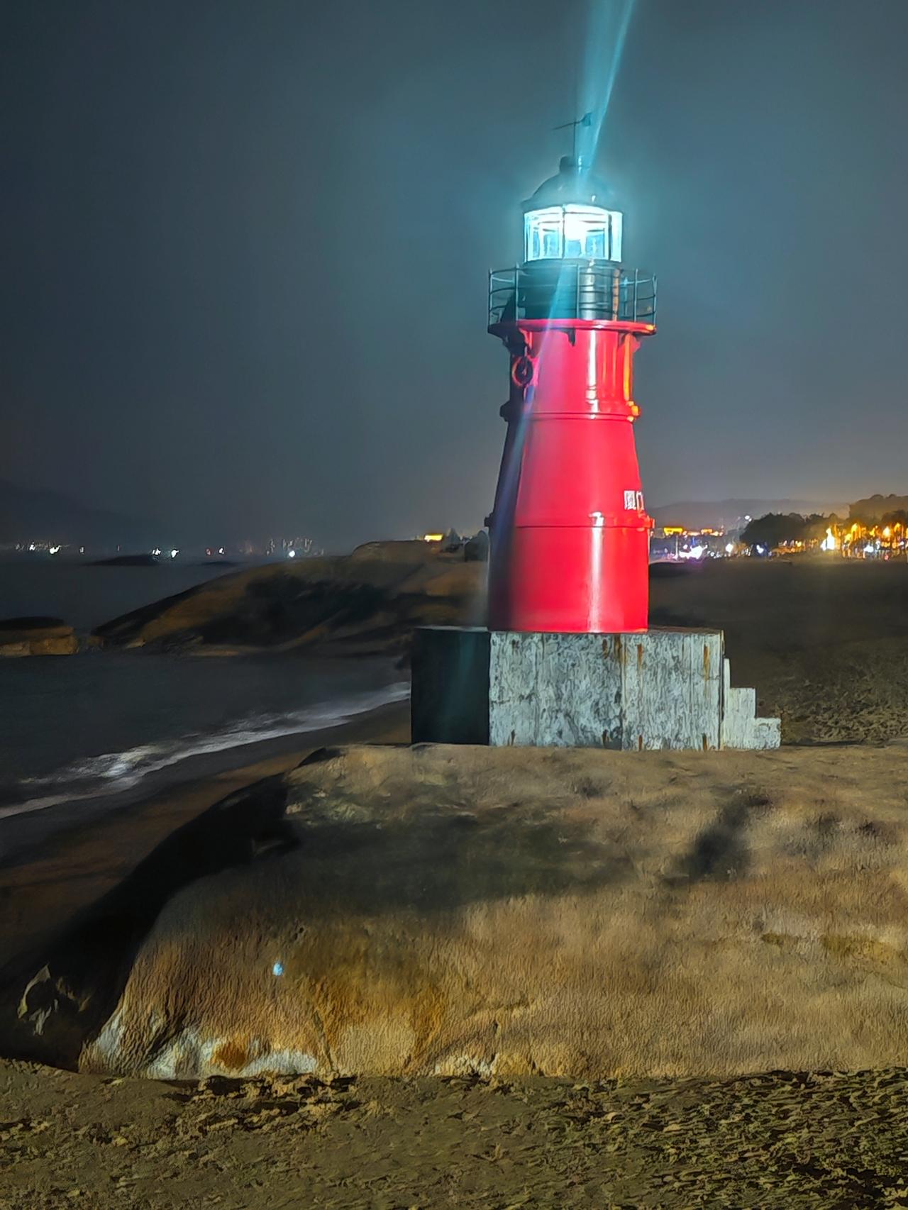 村里被高看的八类人：

1. 娃是公务员
2. 在外混得好
3. 家里有老师
4