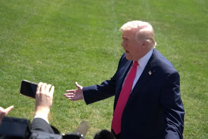 特朗普取消出席儿子婚礼，返回白宫！周末亲自坐镇白宫，是真要打还是威慑？