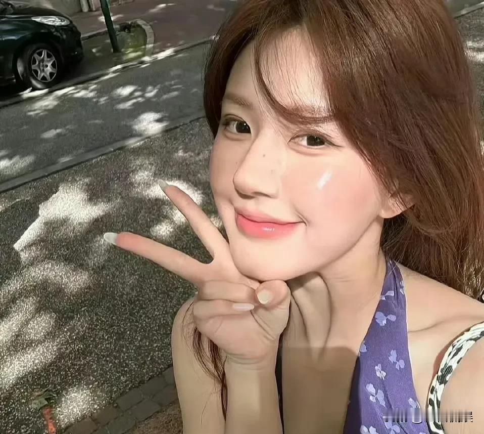王晶揭赵露思与经纪公司闹翻真相，称：赵露思的经纪公司应该签了好多人，但是只捧红了