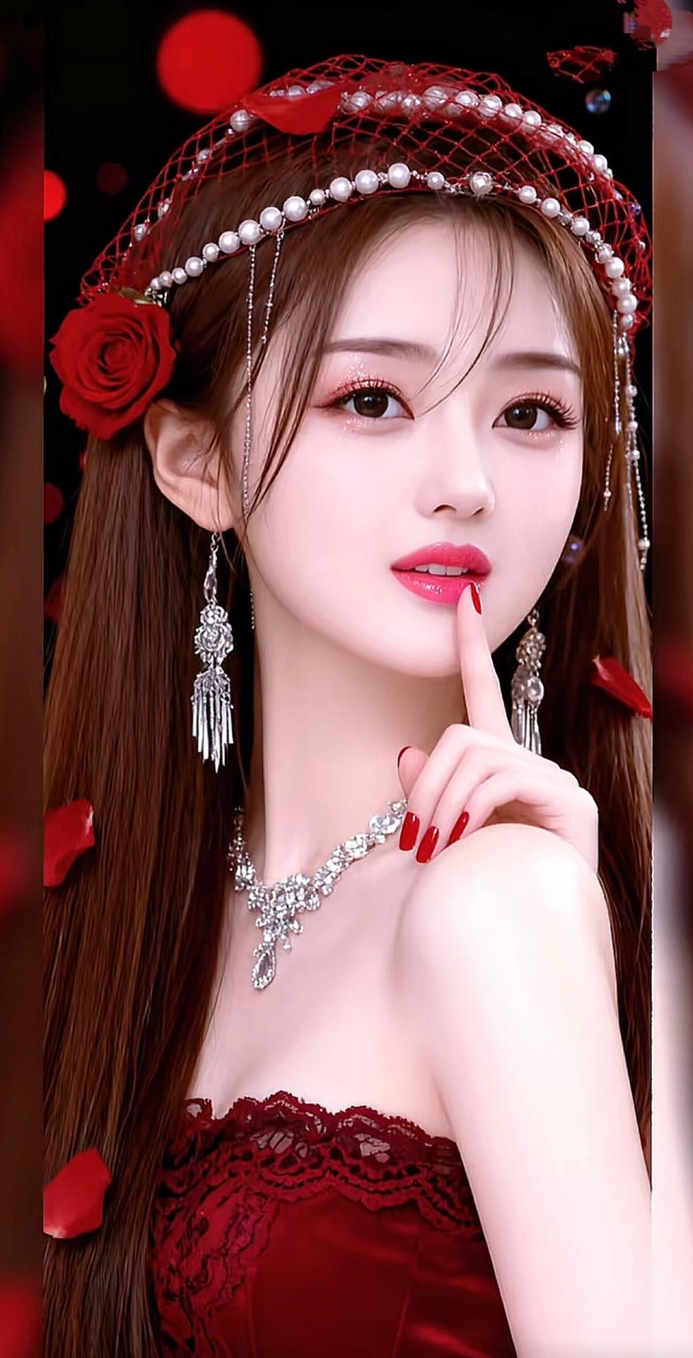 梦幻红玫瑰，优雅红唇，奢华珠宝，尽显迷人魅力！🌹💄✨
