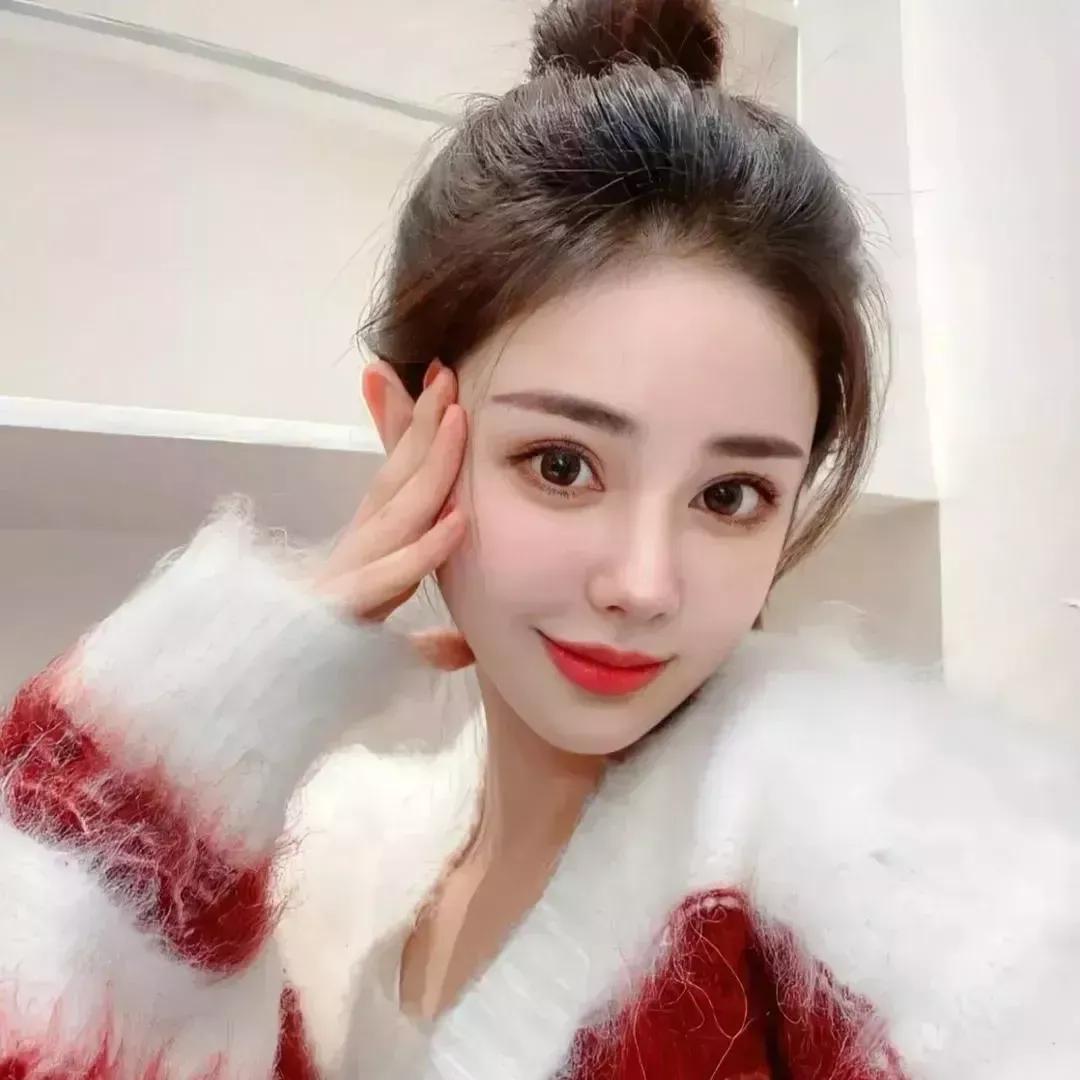 冬日红唇甜美人，温暖毛绒外套搭配毛绒外套女冬季 毛绒外套搭配 毛绒感穿搭 毛绒小