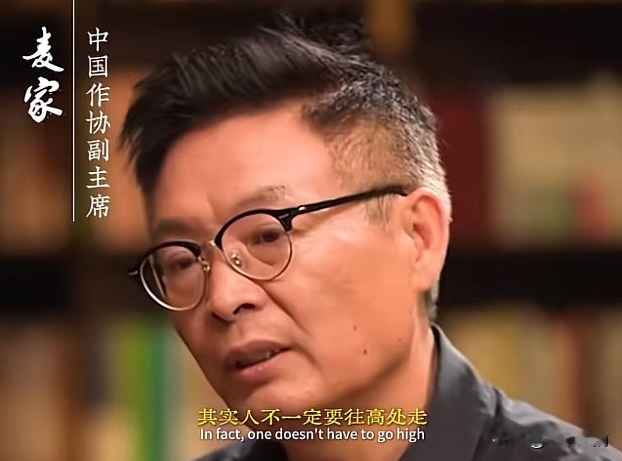 人，不一定要往高处走，​
你也可以往四处走！​

人，不能一直做正确的选择，​