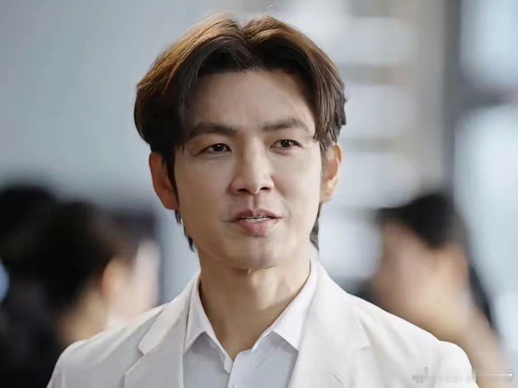 钟汉良凭啥？50多岁还能接到偶像剧男一号的人。 是不是内娱独一份