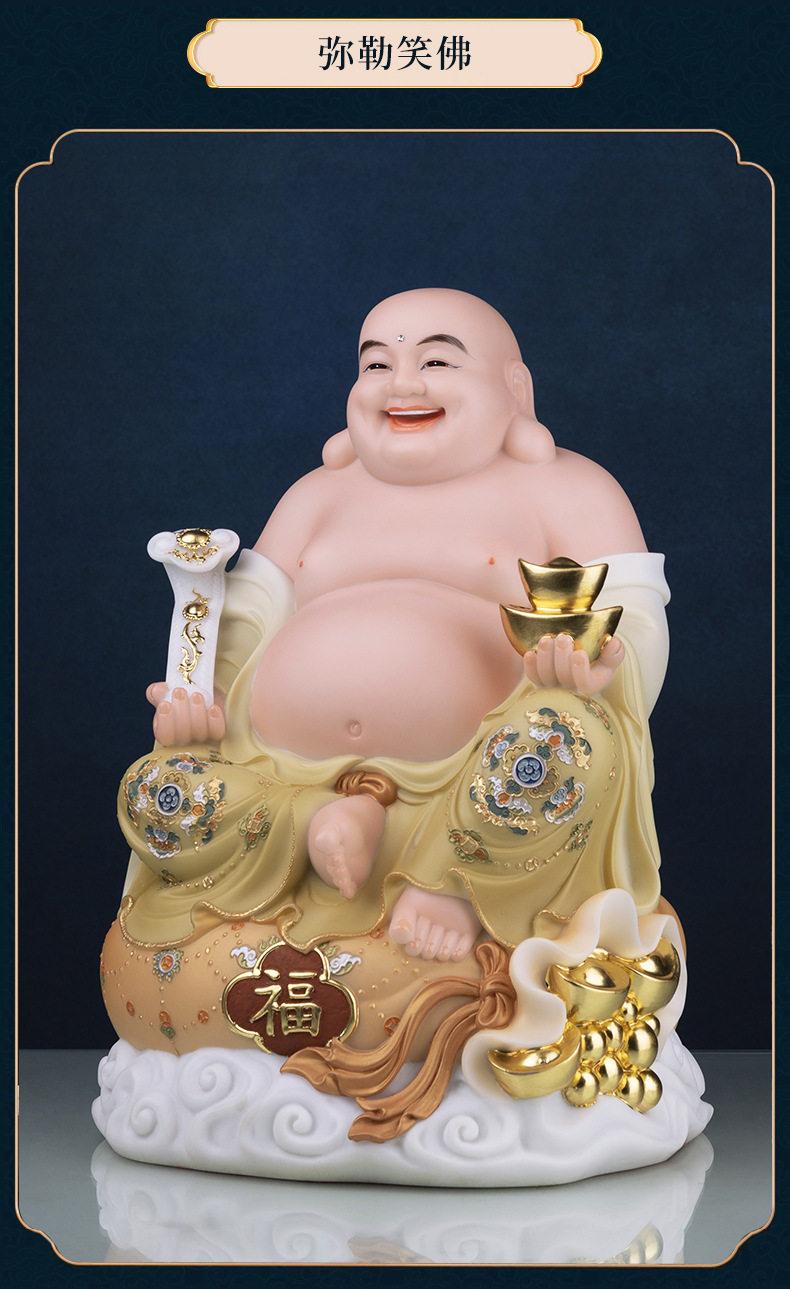 【家中香火，岁岁心安】
 
我的家中，始终留着一方清净角落。一张朴素的供桌，一尊