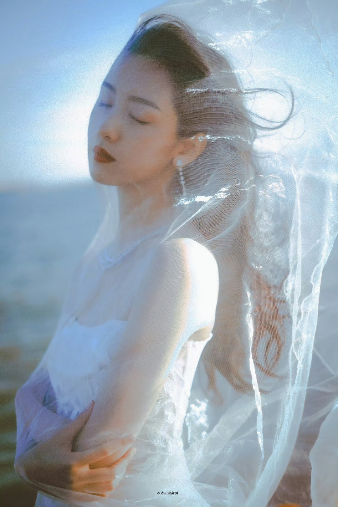 * 深海无光 唯此双生路过嗑一口水仙