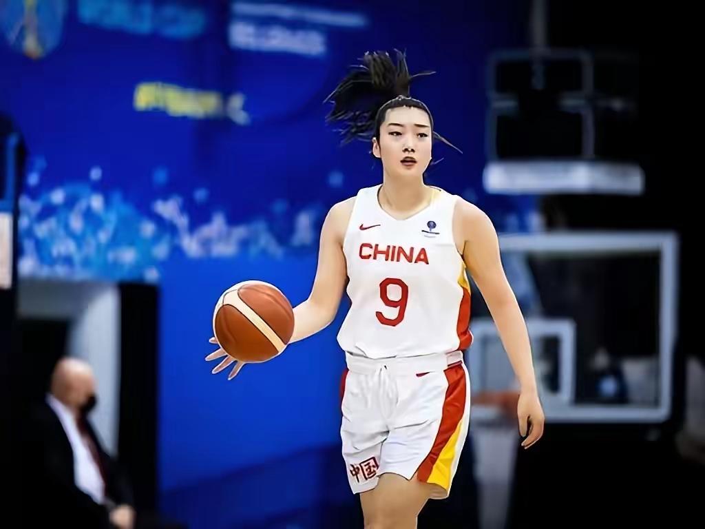 女篮世界杯输给了法国队，许多朋友想起了李梦！李梦打球非常好，为什么没有进入国家队