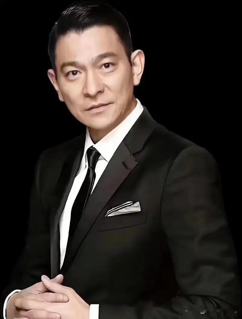 刘德华能红一辈子是有原因的
 
刚才刷到一段特别暖的视频，刘德华和94岁的歌迷一