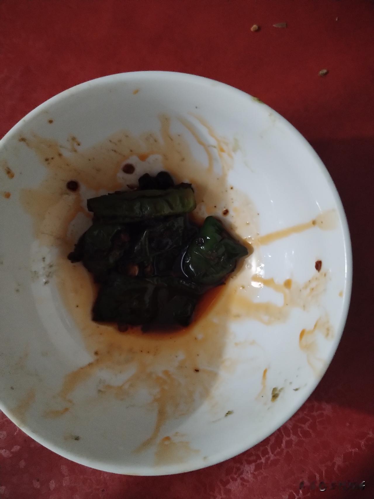 年少不习厨艺，暮年无菜可尝！
我上头有姐姐，下面有妹妹，二十岁之前，我从未握过锅