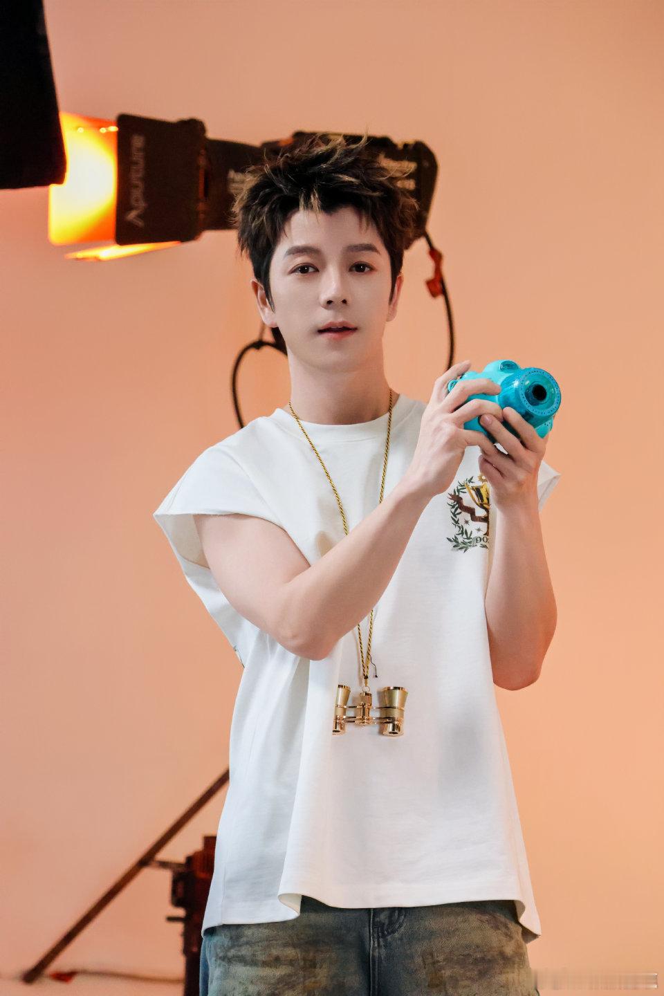 王栎鑫又唱了最好的我们王栎鑫其实你也忘不了路星河吧 他是王栎鑫也是路星河啊今天王