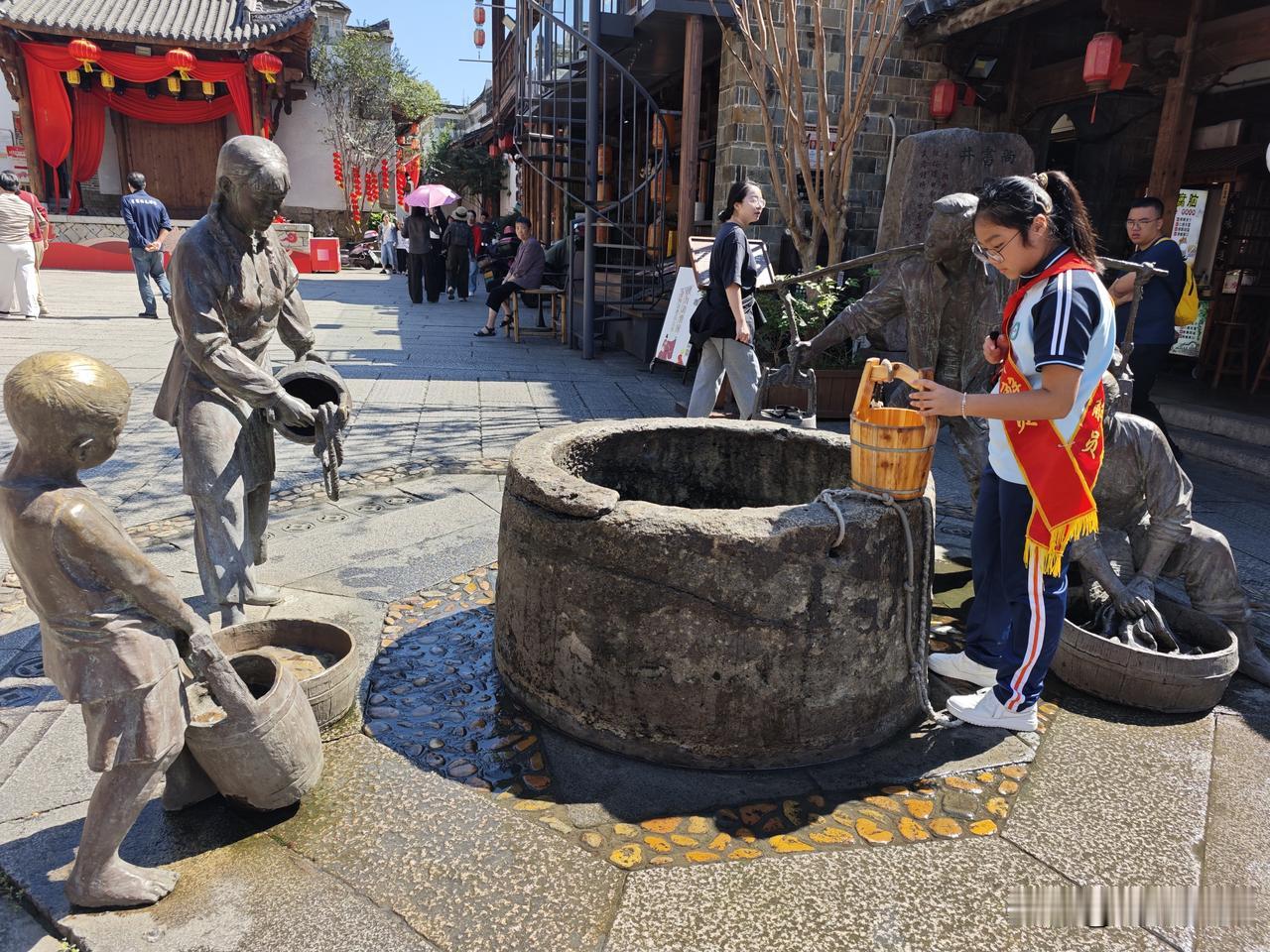 一条铁井栏，半部建州史。
建瓯古称建州，“福建”的“建”便源于此。唐代以来，铁井