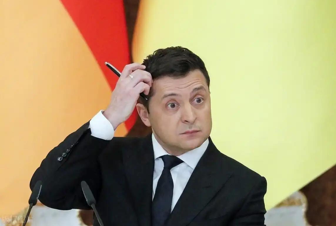 很多人认为乌克兰延长战时状态，是因为泽连斯基可以继续当总统，那就太简单了，你以为