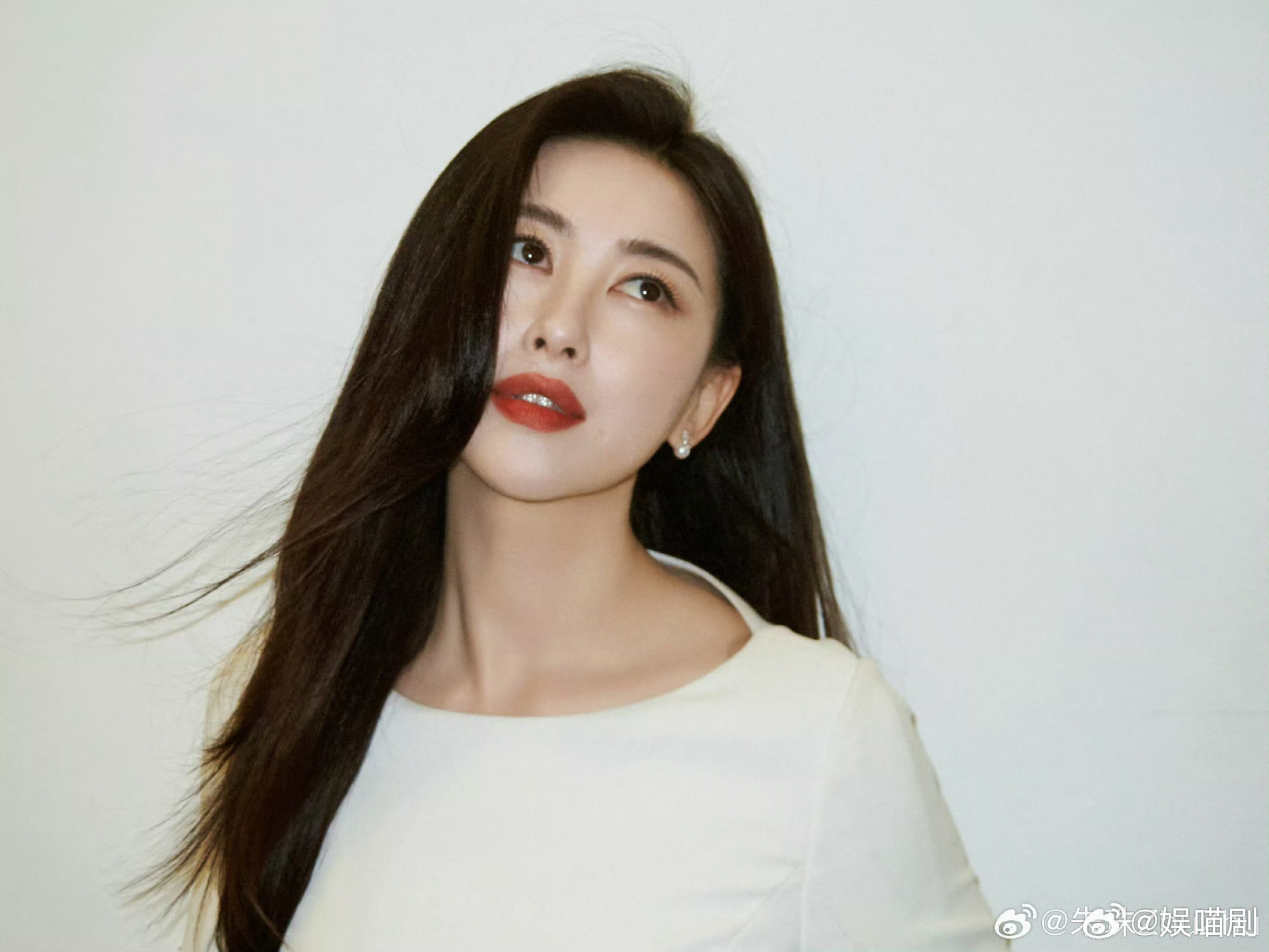 朱珠我的身上自带栗娜感朱珠真的是内娱独一份的“栗娜感”，看她这组图真的忍不住感叹