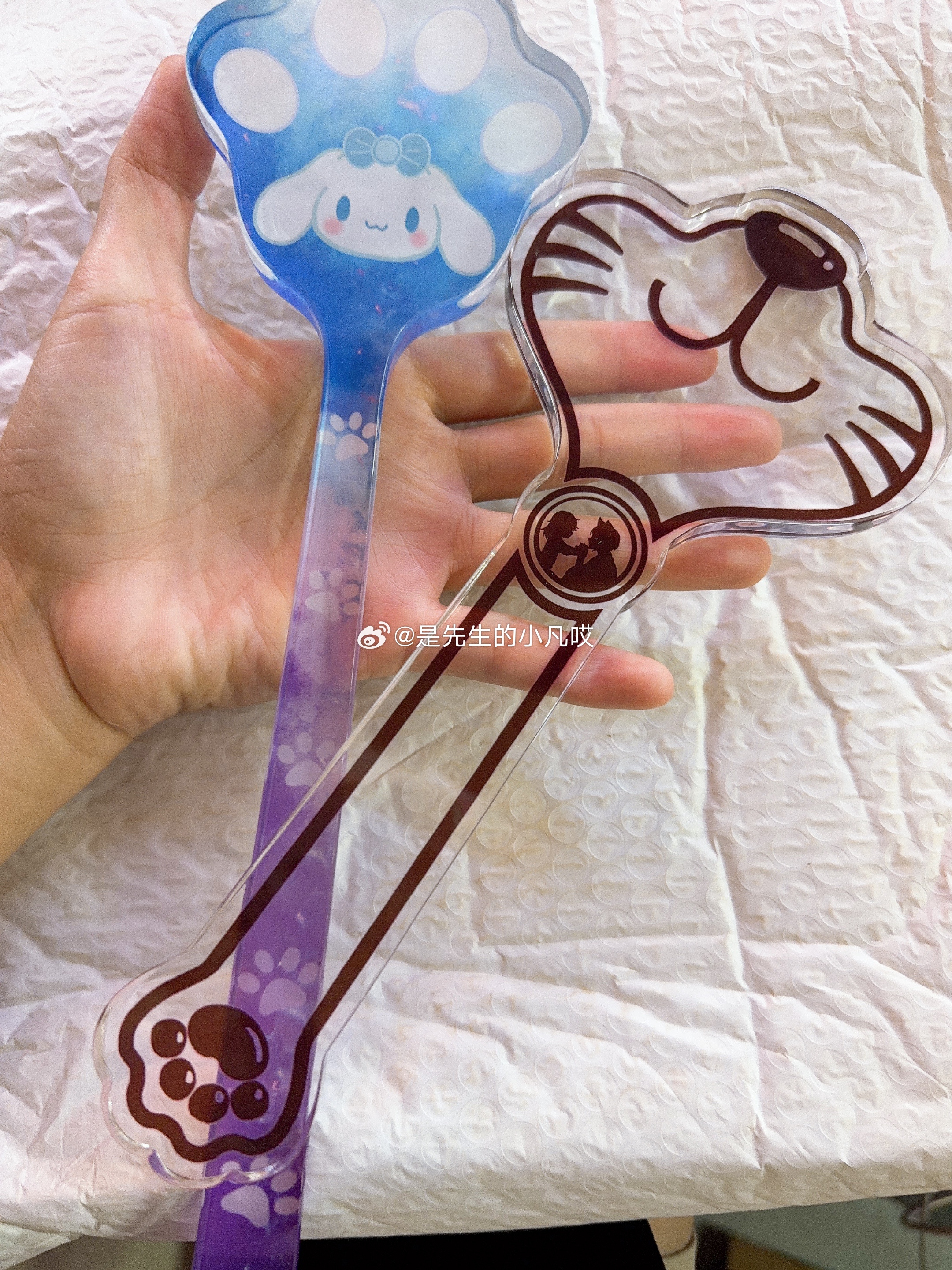 她说，她要去制裁他为了帮助她更好的伪装，我给她俩拍痧板这样到时候她可以说给他拍拍
