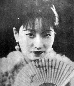 徐志摩死后，陆小曼就与翁瑞午同居了，但是令人费解的是，他们竟然同居30年未结婚。