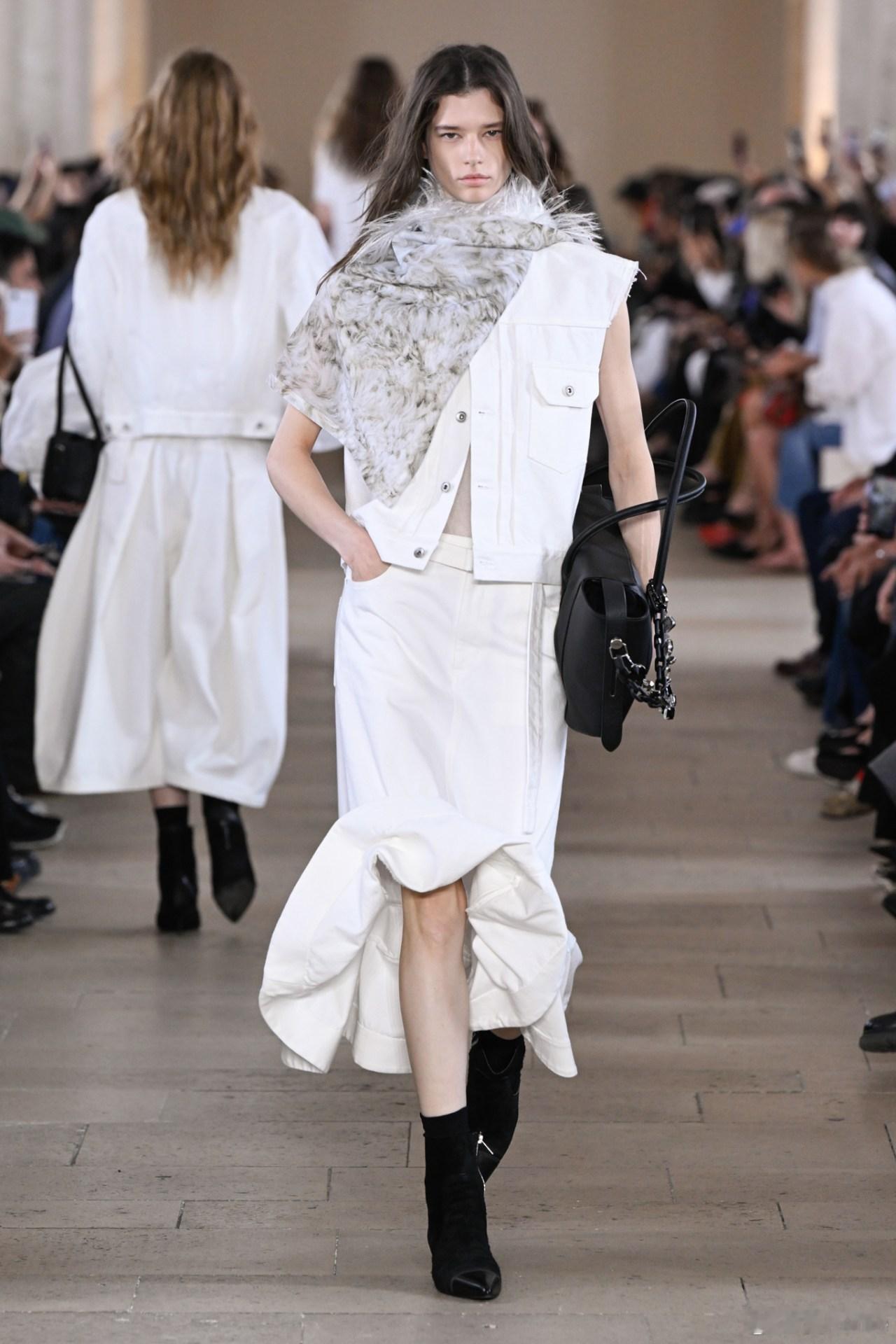 巴黎时装周runway2027春夏时装周 Sacai Spring 2027 R