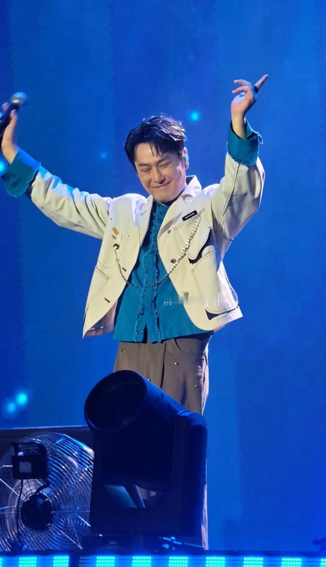 喜欢的明星要来郑州了！致我们一去不复返的青春！一起偶遇吧！