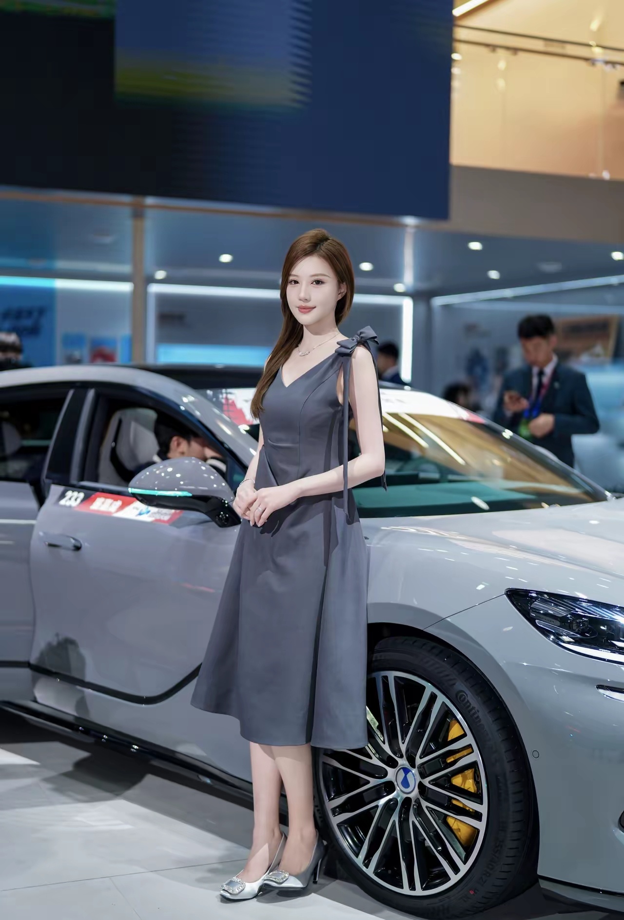 都说说吧，你们逛车展有几个是为了看车的？有几个是为了看模特的？我也去了，本来是冲