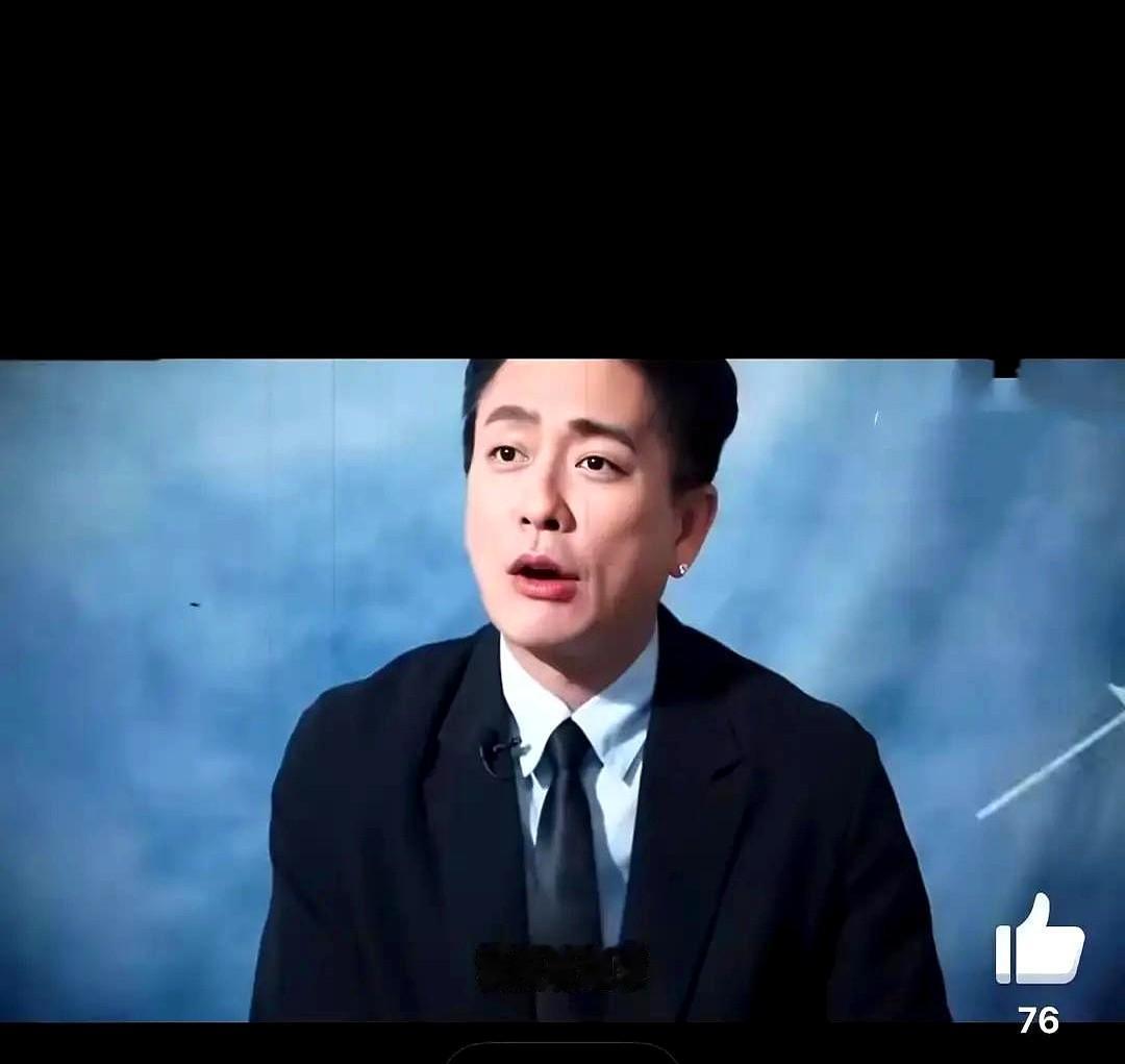 马来西亚活动现场，李乘德笑着伸出手，一把抱住了黄宗泽。
　　这一抱彻底翻篇了那场