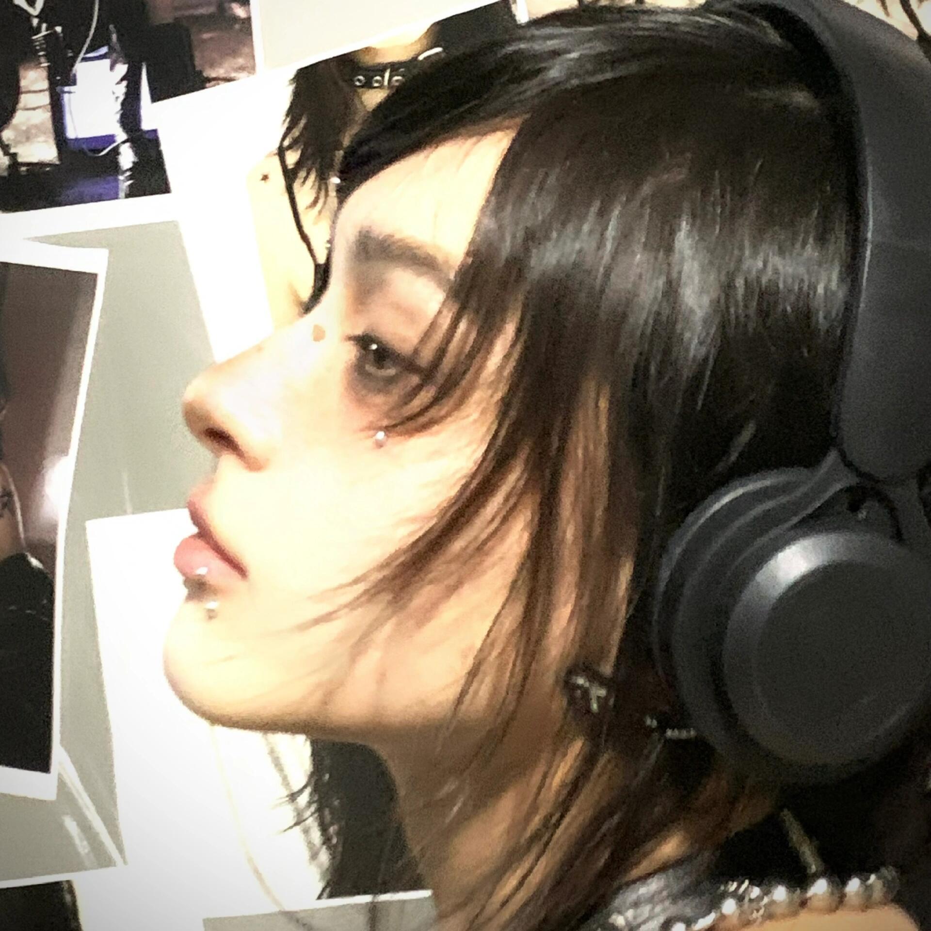 权威女头｜女生头像｜你的一厢情愿 也要我负责吗 