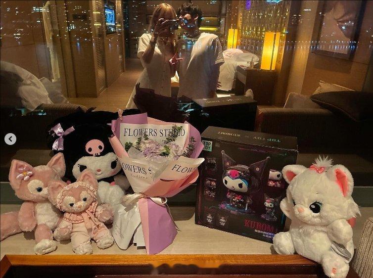 #2024LPL夏决#  #英雄联盟S14# #英雄联盟# YSKM晒与女友上海