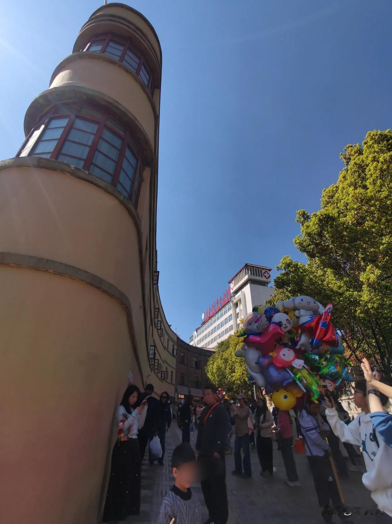 这两天心里空落落的，只因我的初中班主任老师，也是我最敬爱的人，说走就走了，年仅五