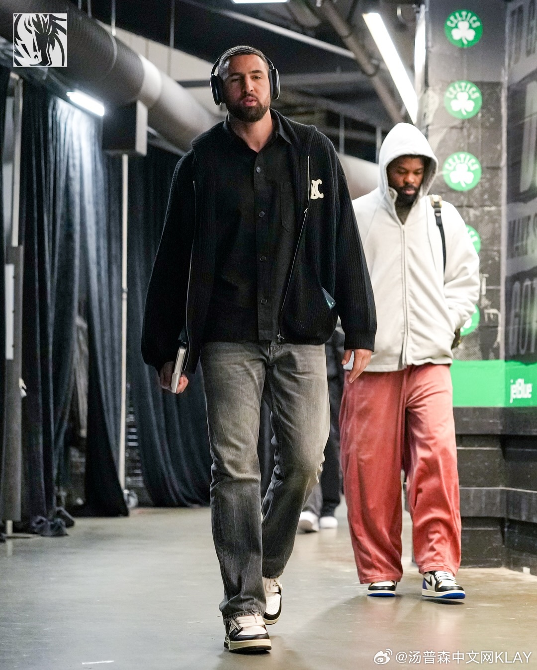 常规赛第6️⃣3️⃣场 独行侠客场挑战凯尔特人你汤的球员通道独行侠对阵凯尔特人的