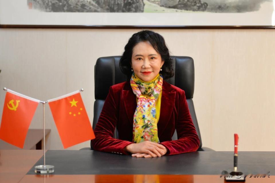 人大代表，是群众与政府之间的桥梁，身为人大代表，理应为政府分忧解难，为群众谋福利
