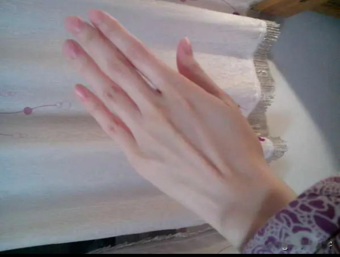 就想讨口饭吃，
全靠这一双手，
到底干什么工作最合适？
路过的朋友给个建议。