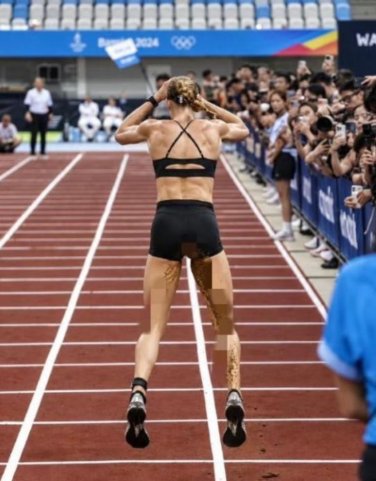 HYROX北京站那场女子精英赛的事，这两天彻底炸锅了。

9月12日，国家速滑馆