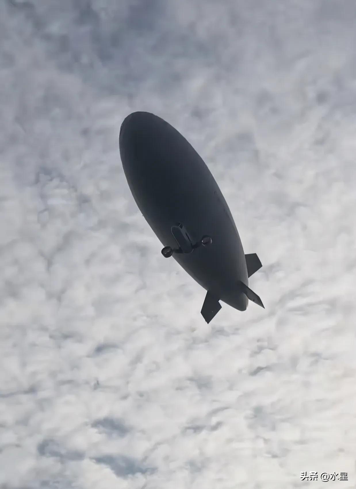 快看，天上有胖灰机[大笑]
咱们中国人天生喜爱胖乎乎的物件
虽然知道充满了高科技