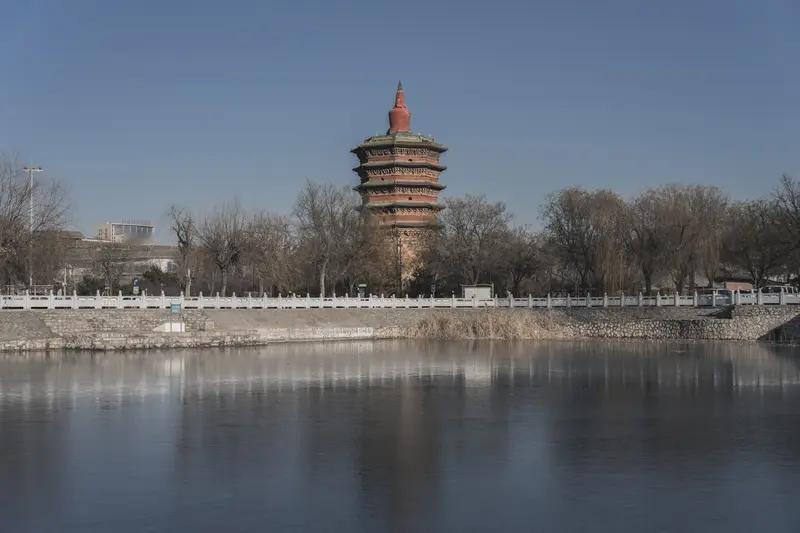 在鹤壁工作生活了有五六年的时间，在安阳出差去过两三次，对两个城市的感受是鹤壁环境